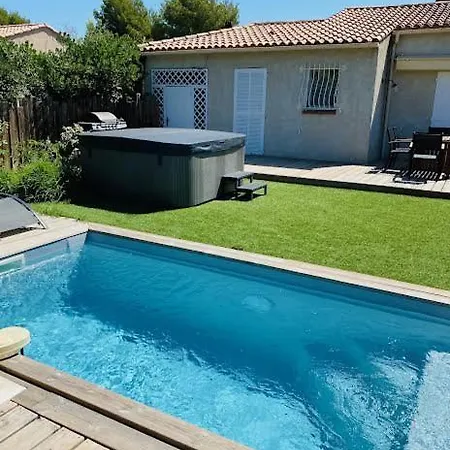 Piscine Prive & Jacuzzi 300 De La 생시르쉬르메르