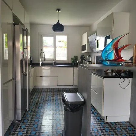 Piscine Prive & Jacuzzi 300 De La Holiday home
