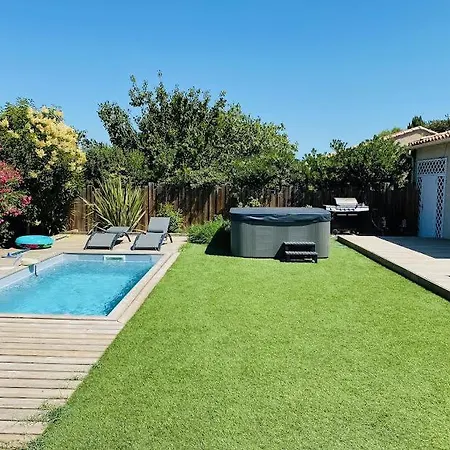 Piscine Prive & Jacuzzi 300 De La Holiday home