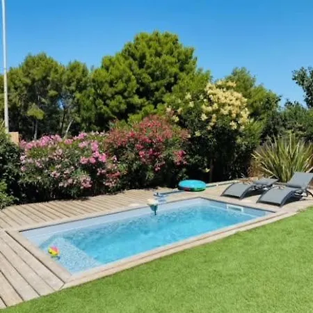 Holiday home Piscine Prive & Jacuzzi 300 De La